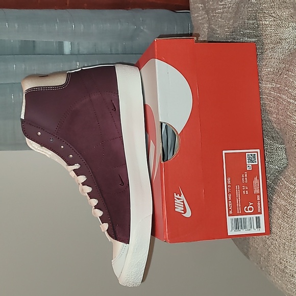 Multicolored Nike Sneaker - Picture 3 of 3